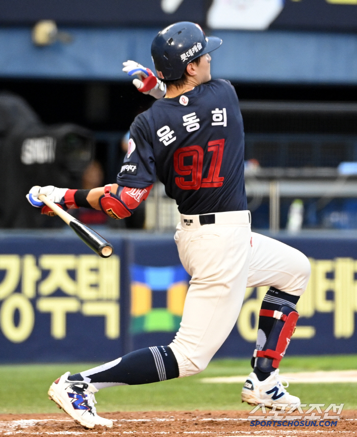  Yoon Dong-hee hit a timely RBI single first