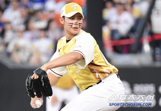 The unexpected income earned by a high school graduate who inserted 157 kilometers in the All-Star Game. Meeting with the best four-time champion pitcher. Surprised and confident as I thought it would be.