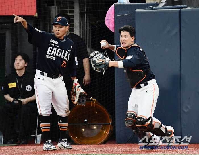 What is this case? Why was the home of Hanwha's rare catcher sacrifice fly empty? 