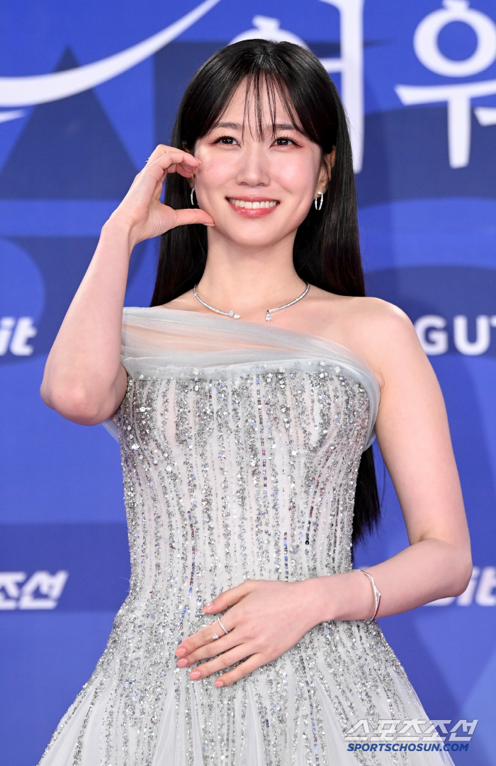 Park Eun-bin’s Poise and Passion Dazzle Blue Dragon Series Awards