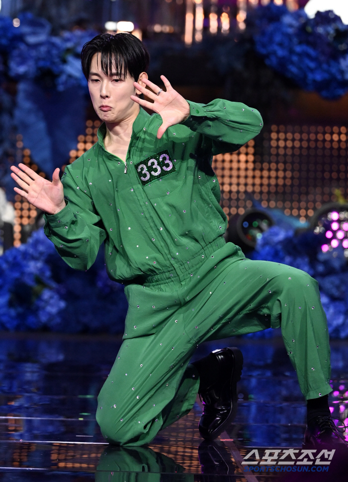 Yim Siwan Fulfills His Promise, Leads Star-Studded Blue Dragon Performances
