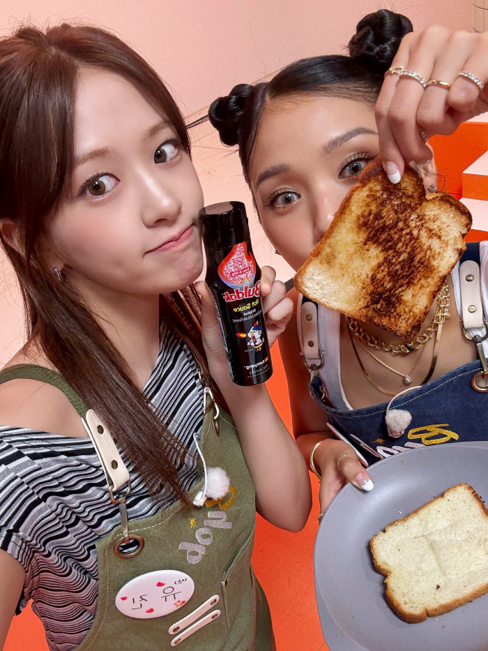 Ahn Yu-jin certified Korean food...Ramen is essential when you go abroad, and instant rice and cup rice are also bought and eaten (BYOB)