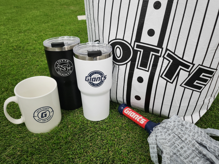 Bag → Newspaper light stick...Lotte launches 25-year eco-friendly package product
