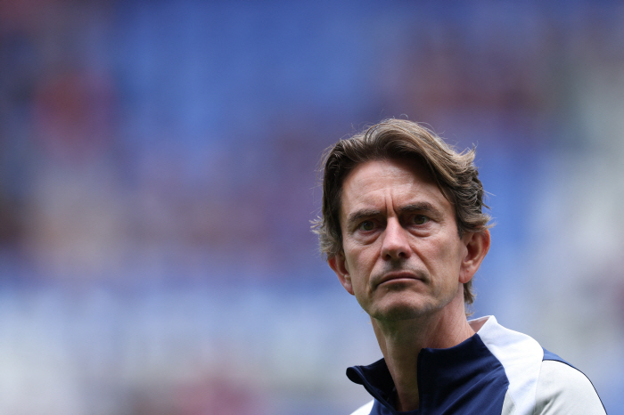Controversy over Tottenham's transfer to Gibbs White for the first time in the Nottingham preseason...Frank, don't talk much, but → keep your position professional