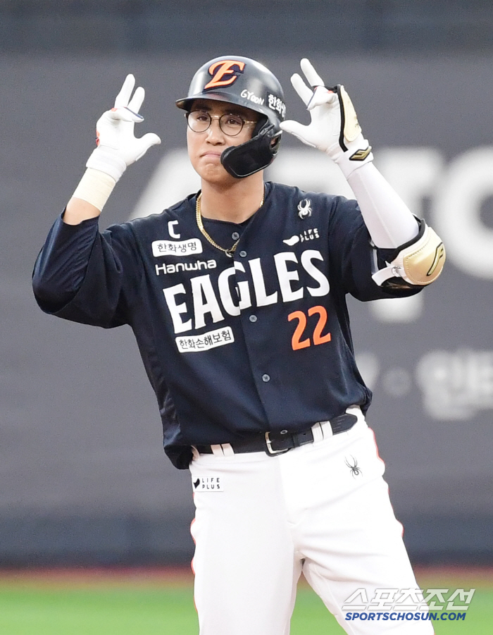 Do you think the heavy rain is on Hanwha's side? The chosen Liberato is a hit. 