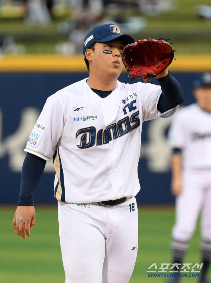 Finally, Gwangju is playing baseball...After all-time heavy rain, the ground maintenance is almost done. 
