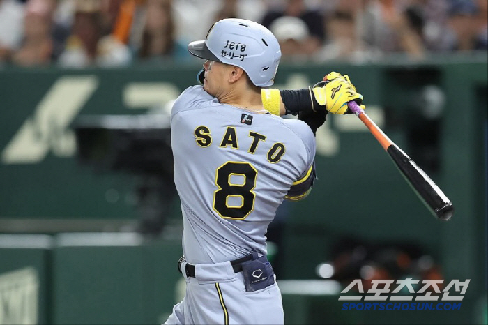 Giants, cheer up Hanshin fans why did they cheer for their archrival Yomiuri after a 2-1 victory 