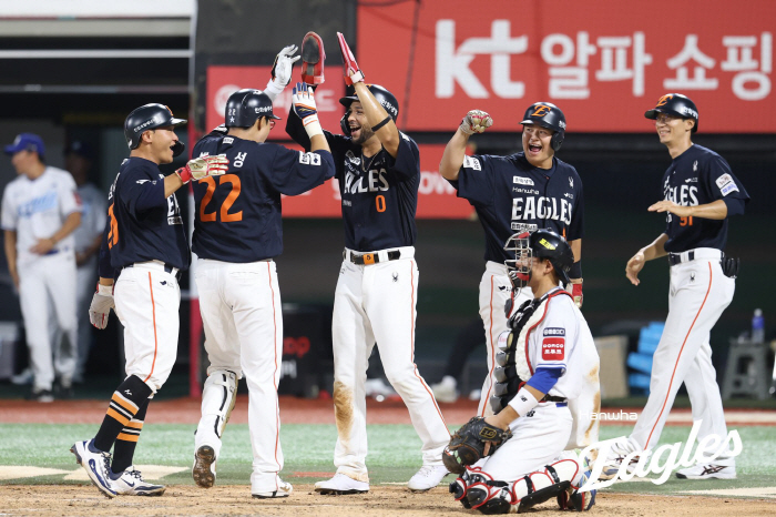 HYUNJIN! You have to win...All allegations of full-time non-regular workers have exploded...Hanwha and KT have scored 10 points and have won 9 consecutive games 