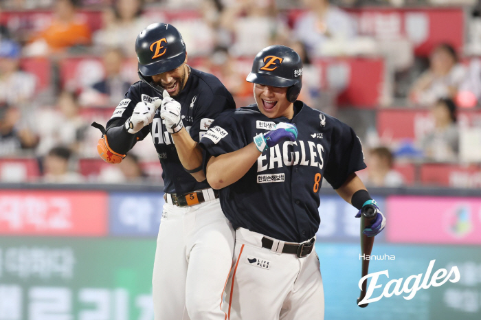 HYUNJIN! You have to win...All allegations of full-time non-regular workers have exploded...Hanwha and KT have scored 10 points and have won 9 consecutive games 