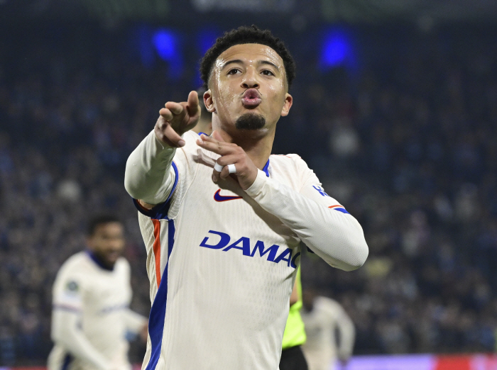 I brought him to 137.7 billion...Manchester United, 82% lost! He signed a four-year contract with media outlet Juventus Sancho, and is expected to join soon
