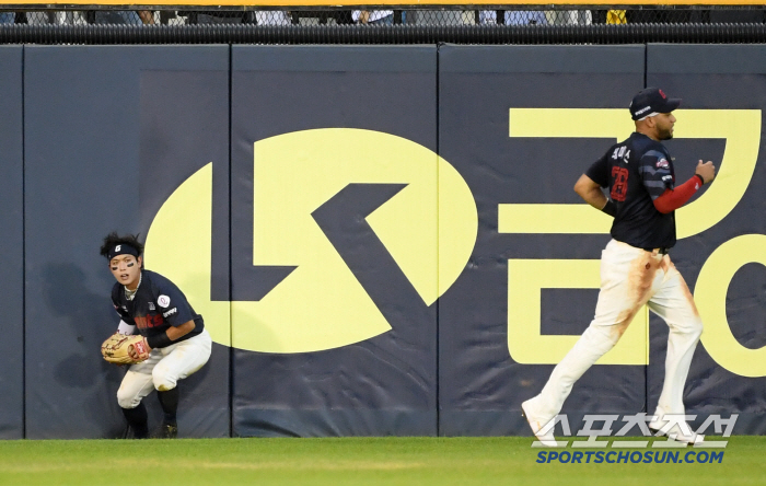 Instead of Kim Hyun-soo, pinch hitter Koo Bon-hyuk Yum-ryang succeeded in squeezing. LG came from behind to win 3-2 and kept second place alone. Lotte Lee Min-seok gave up two runs in 6.2 innings, but comforted.