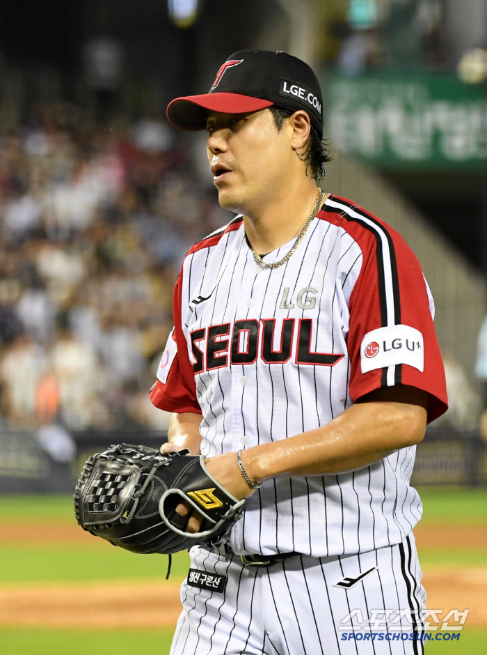 Instead of Kim Hyun-soo, pinch hitter Koo Bon-hyuk Yum-ryang succeeded in squeezing. LG came from behind to win 3-2 and kept second place alone. Lotte Lee Min-seok gave up two runs in 6.2 innings, but comforted.