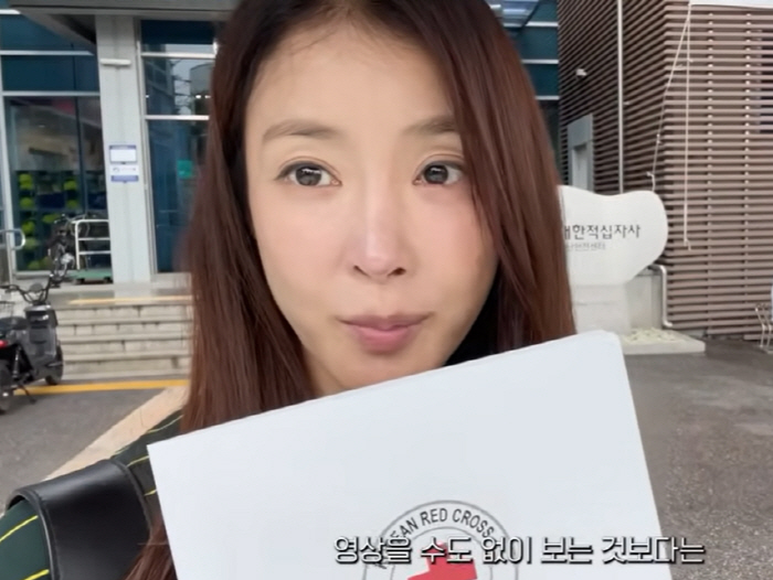 Lee Si-young, a police officer, obtained a CPR certificate during pregnancy. 'Child life, I will protect you.'