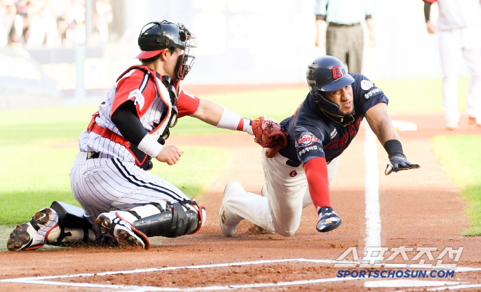 Moon Sung-joo pushed the goal line to his home pitch in Jamsil for the first time in two years and tied solo shots (Jamsil site)