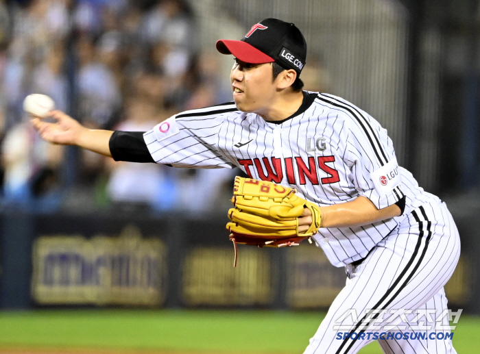 Mr. Zero's straight walk? There's no player to come up, but the hidden meaning of Yum Liang, who excluded Park Myung-geun from the first team on Sunday, is 