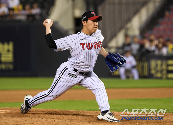 Mr. Zero's straight walk? There's no player to come up, but the hidden meaning of Yum Liang, who excluded Park Myung-geun from the first team on Sunday, is 