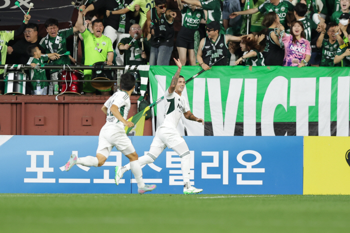 Now I'm back up...Jeonbuk, which won by a two-goal margin, is an absolute first-place team in name and reality