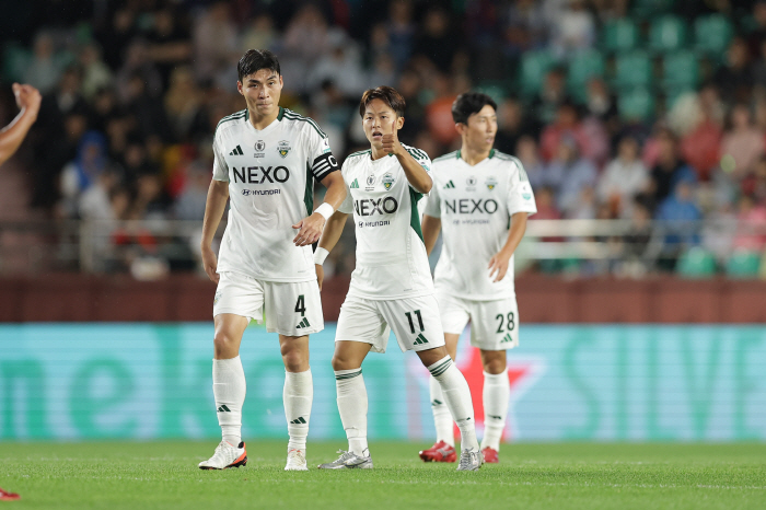 Now I'm back up...Jeonbuk, which won by a two-goal margin, is an absolute first-place team in name and reality