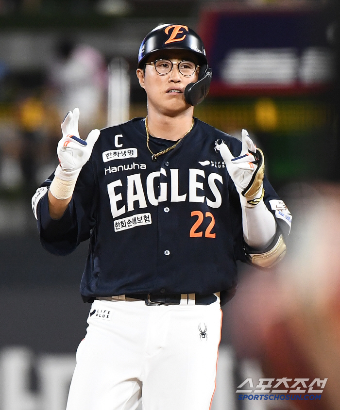  Chae Eunsung hit a double