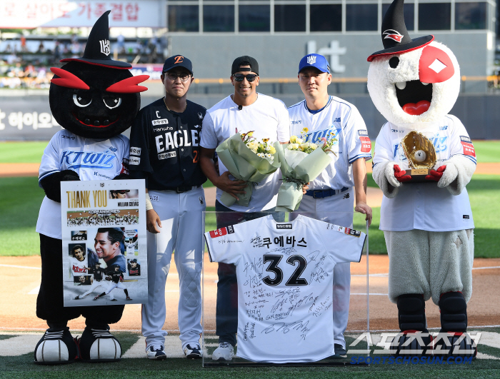  Cuevas farewell ceremony, a commemorative photo with Jang Sung-woo and Chae Eun-sung