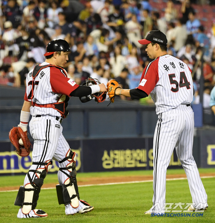  LG Park Dong-won Yoo Young-chan saves by one point