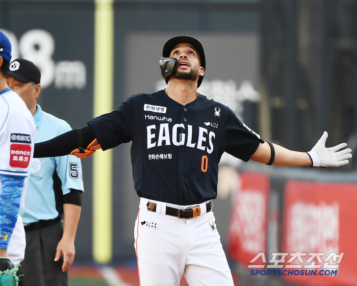  Liberato hits from the first at-bat