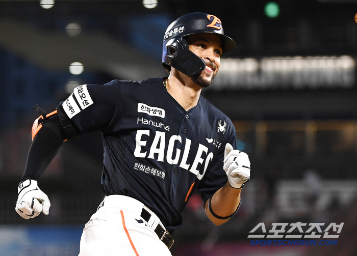  Liberato, wedge two-run shot in the seventh inning