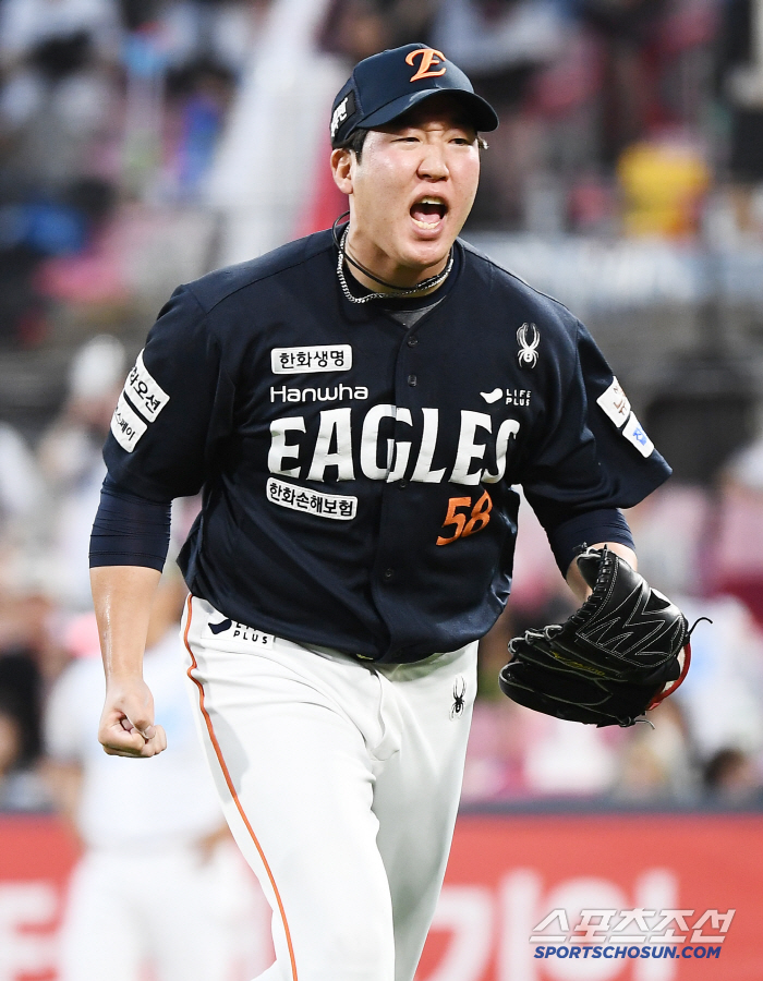  Park Sang-won is on the verge of loading the bases