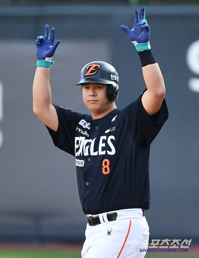  Roh Si-hwan makes a timely two-run hit in the first inning