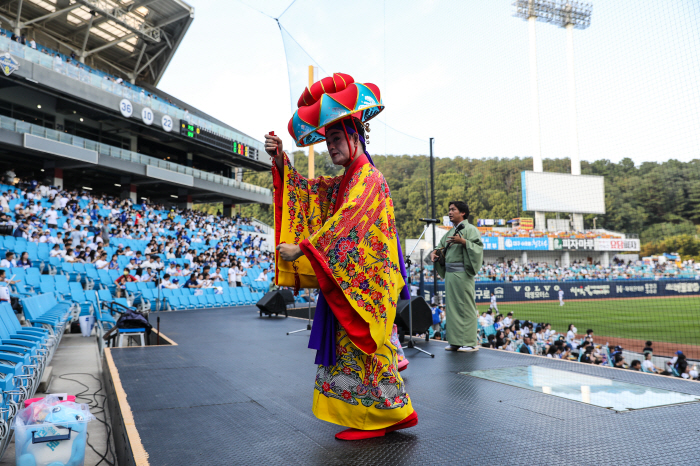Samsung in dire need of a rebound in the second half, need some support!  Chief Onnason of Okinawa Visits Rafak to Support Chief Officials