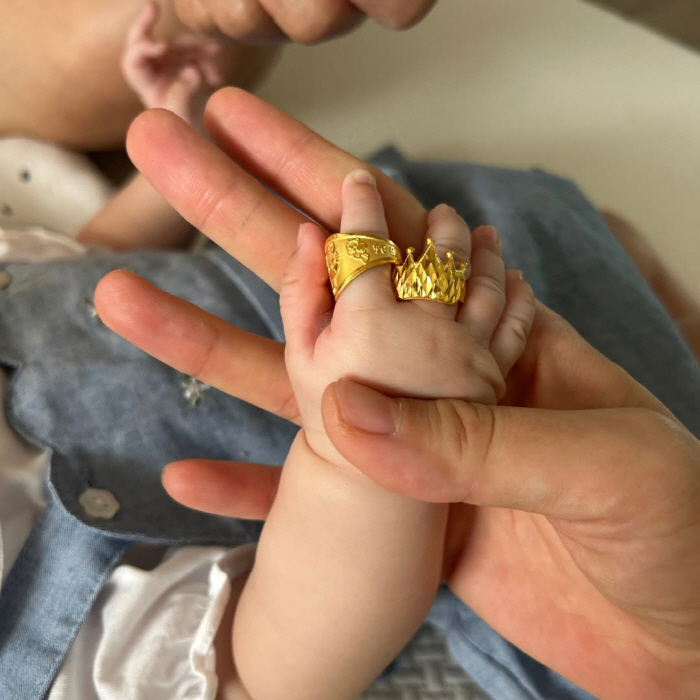 Son Dambi ♥ Lee Gyu-hyuk's daughter, wearing two gold rings, and a splendid 100-day party, I hope you grow up healthy