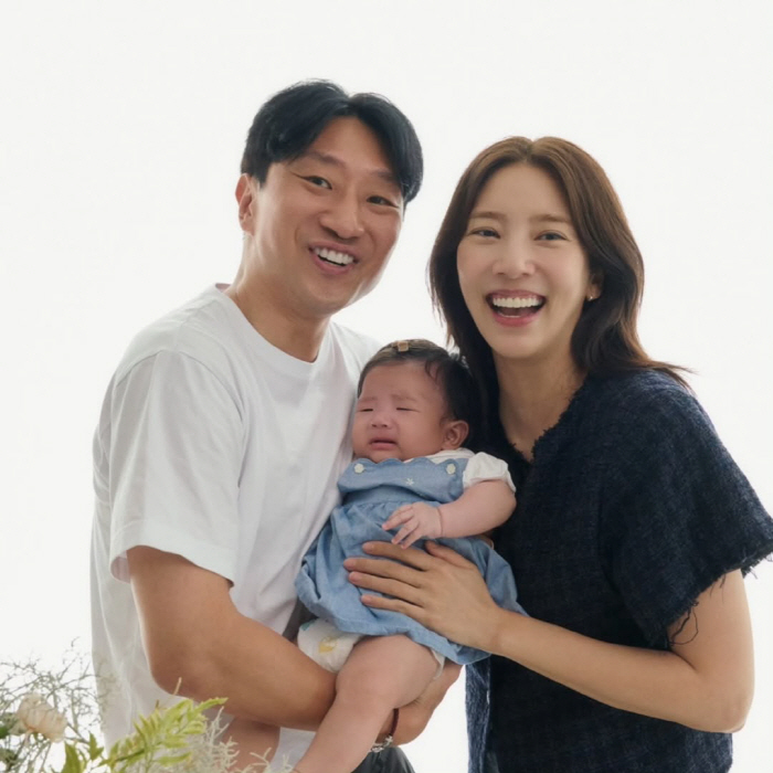 Son Dambi ♥ Lee Gyu-hyuk's daughter, wearing two gold rings, and a splendid 100-day party, I hope you grow up healthy
