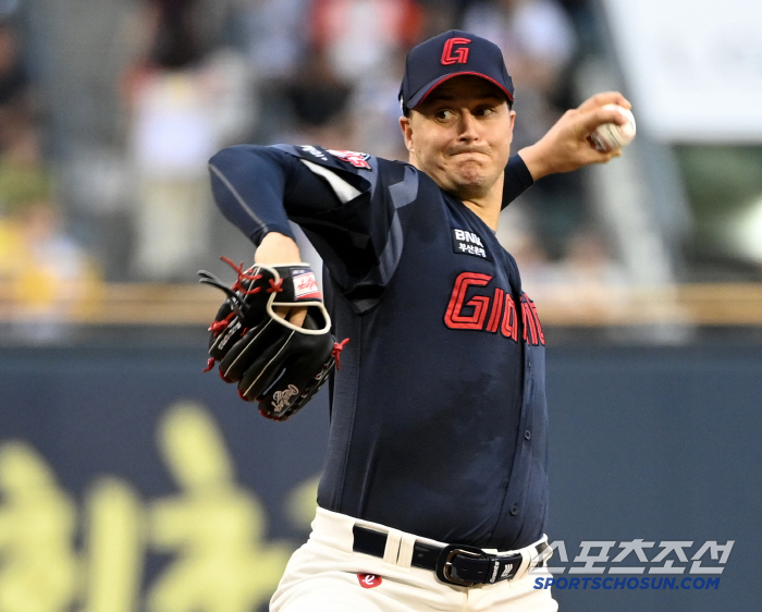 There are 86 foreign pitchers, one run in five innings, but you're taking it out? Davison is not Ponce. Kim Tae-hyung chose reality