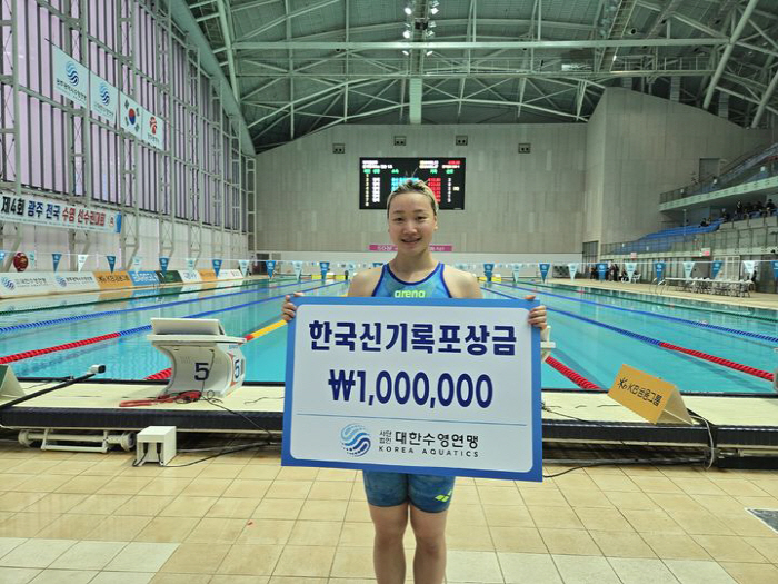 Undaunted Backing Genius Lee Eun-ji, a 25-year-old student at Sejong University, did it!LINE LUR U competition! Hanshin's 200m feat! Let's go for a multi-medal for the 100m backstroke!
