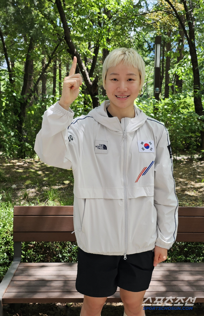 19-year-old backstroke genius, did it again! Sejong University's 25th class student Eun-ji also succeeded in multi-medal in the 100m backstroke 
