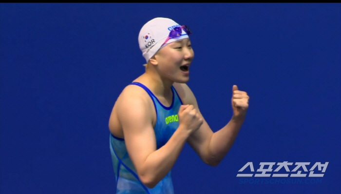 19-year-old backstroke genius, did it again! Sejong University's 25th class student Eun-ji also succeeded in multi-medal in the 100m backstroke 