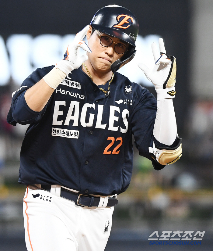 After shouting for a grand slam, the six-at-bats, no-hit natural enemy relationship has been settled! It's like Captain's presence