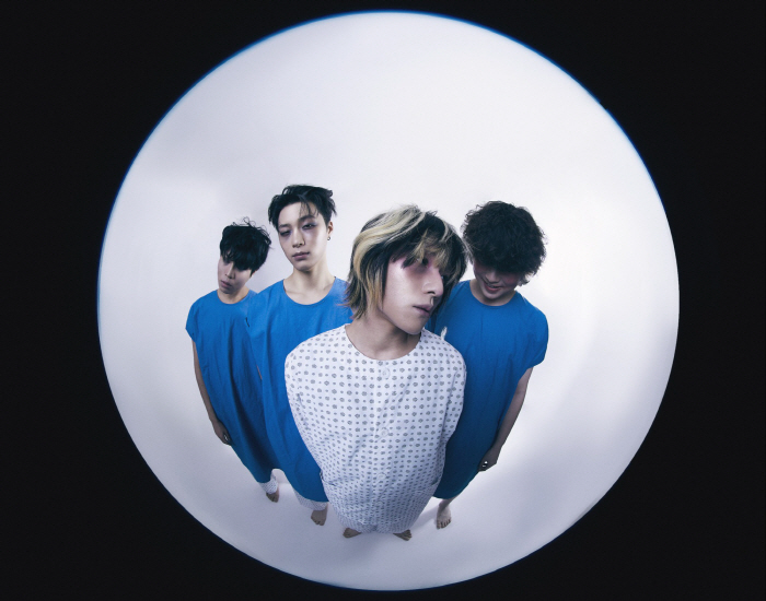 Band Skipjack, August Milagraw With Project Set Up Stage With Fans