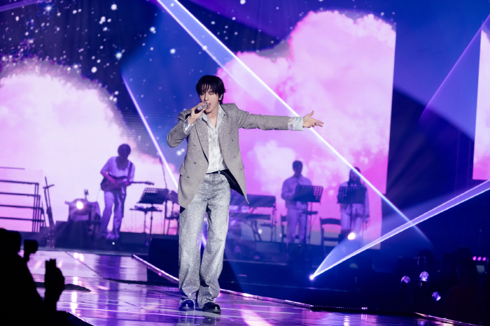 Jung Yong-hwa Celebrates 10 Years of Solo Career with Emotional Seoul Concert