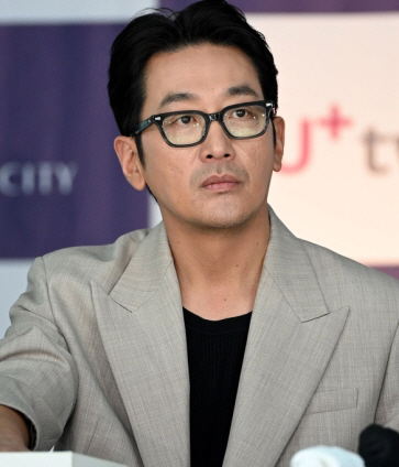 Jungwoo Ha's comments on fans' sexual jokes → 'I crossed the line,' ending the cold public opinion.