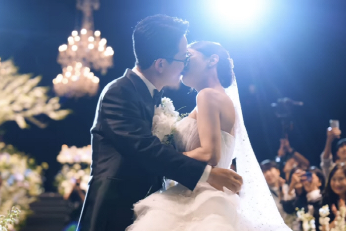 Kim Jun-ho ♥ Kim Ji-min, the main ceremony video of the wedding ceremony, which attracted 1,200 guests, was released..a heart-wrenching start