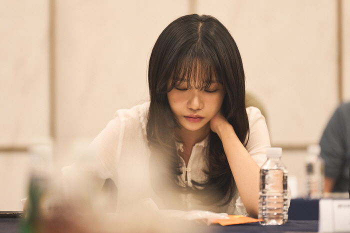 Son Yejin and Jo Yuri to Lead Netflix's New K-pop Drama 'Variety'