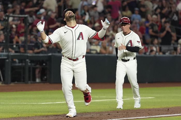 Oh no! NL home run leader has changed, ARI giant Suarez 3435 consecutive at-bats exploded as Ohtani hit 34