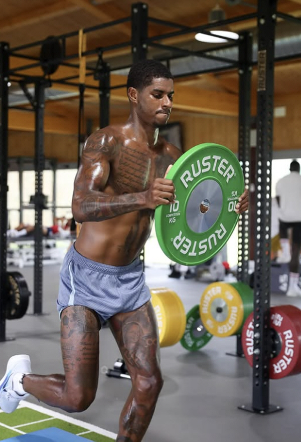 Rashford is really coming to Korea. He will face his old best friend Lingard...Arrives at the airport ahead of joining Barcelona → Give up 15% of salary