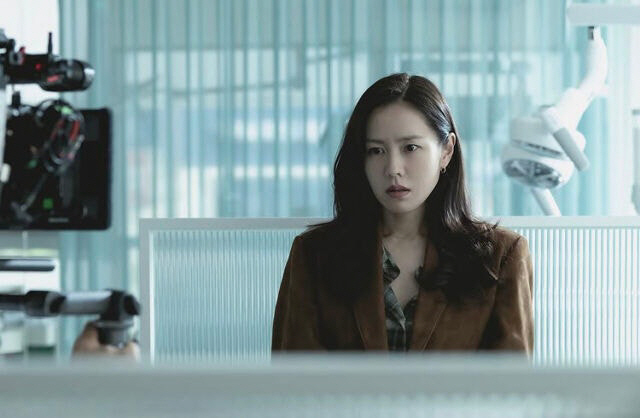  Son Yejin, who revealed the set of 'I Can't Help It', works hard on her beauty...The visual that Park Chanwook also fell in love with
