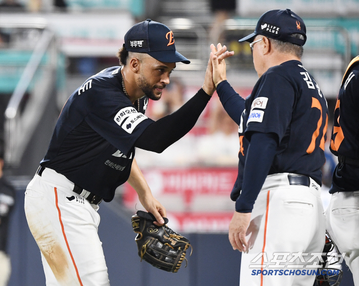 We won with a strong attack...You're No. 1 in Team ERA, and even the batters are exploding? It's my second nine-game winning streak of the season