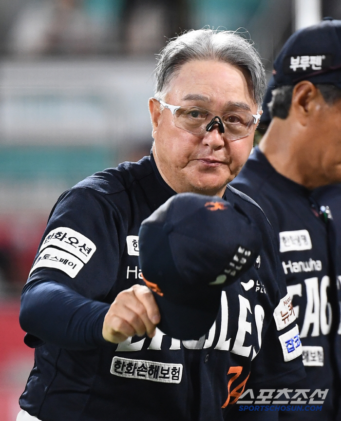 We won with a strong attack...You're No. 1 in Team ERA, and even the batters are exploding? It's my second nine-game winning streak of the season
