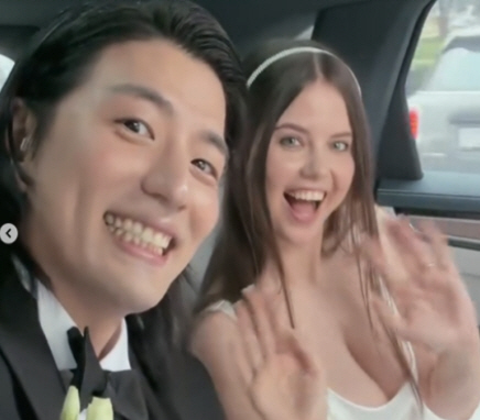 After overcoming the controversy over 'Main Morning' ♥..Maeng Ki-yong marries Polish girlfriend he kept for six years
