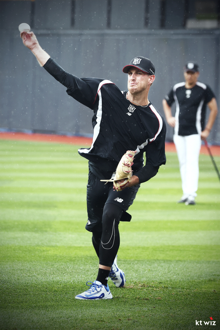 Appearance of a slashing ball pitching with a customized RBI in the ABS era, but when is the starter anyway?