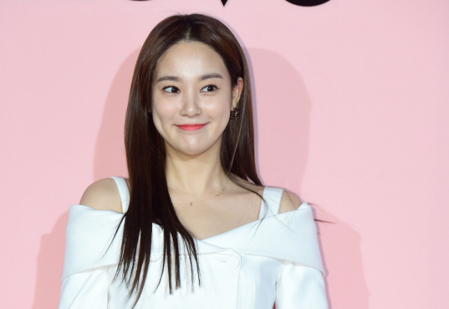 G-Dragon's romantic relationship rumors Lee Ju-yeon's ex-boyfriend broke up because she was so bad at kissing (Dolsing For Man)